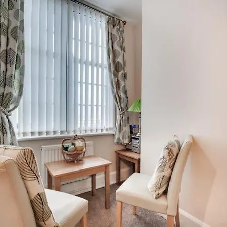 Watersedge Apartament *