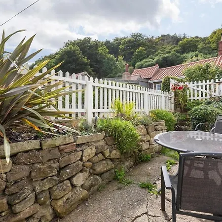 Watersedge Apartament *